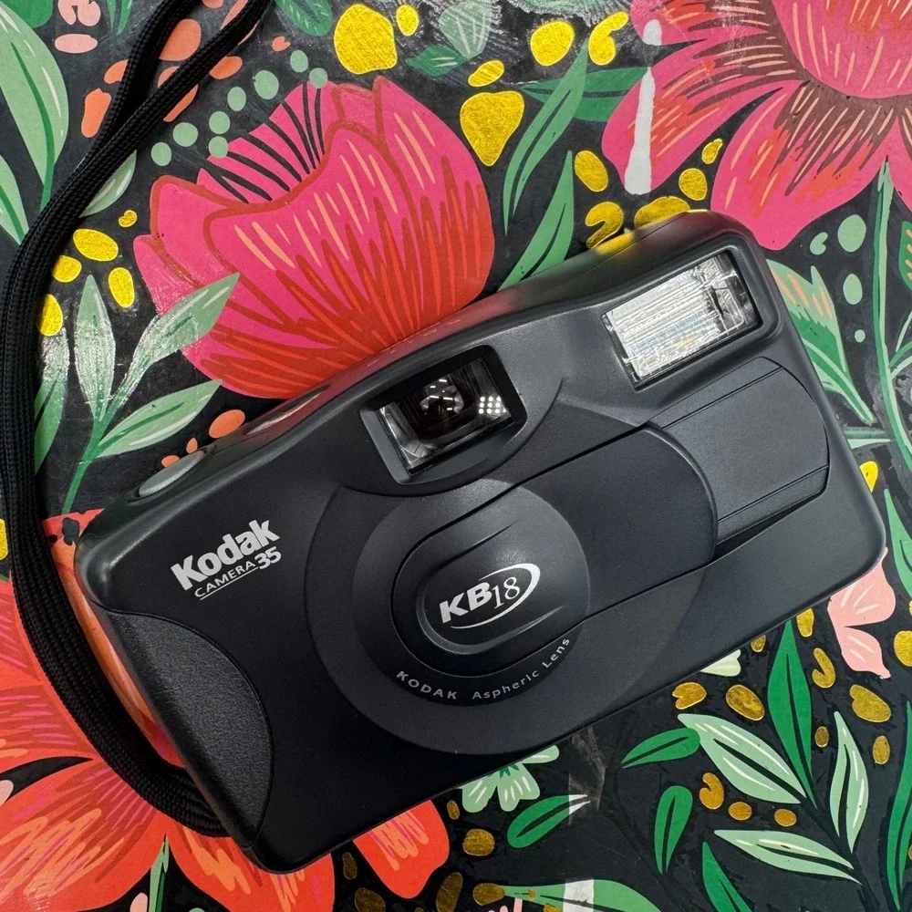 Kodak KB18 35mm Film Camera Black Point and Shoot Aspheric Lens Vintage Flash